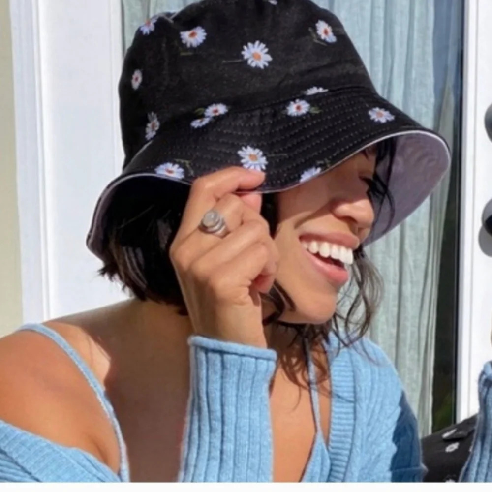 AO X FABFITFUN REVERSIBLE BUCKET HAT